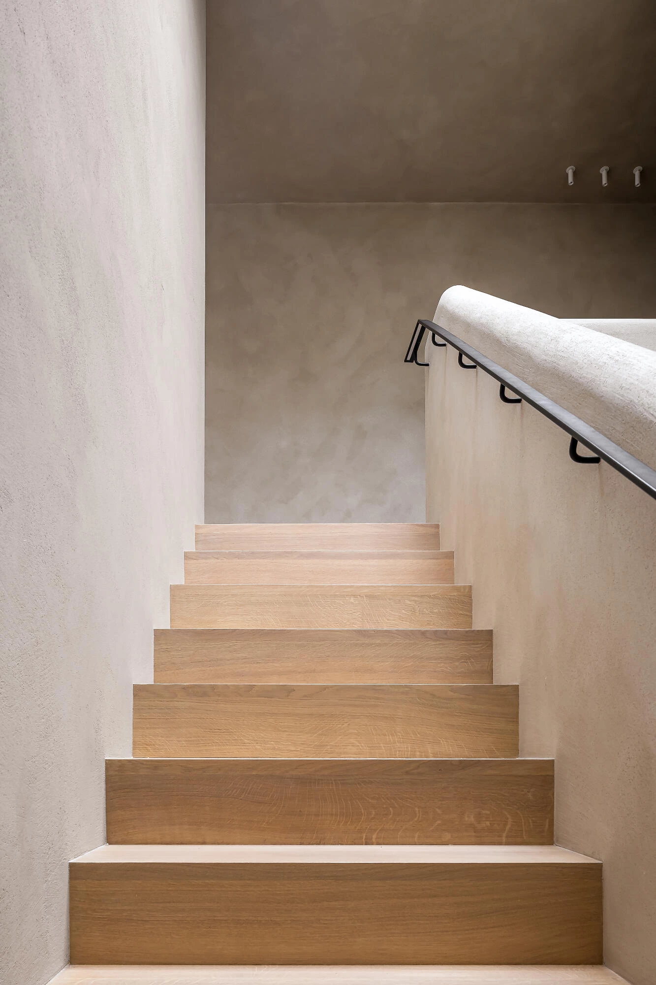 Stairwell and corridor with Thalostuc Yazur